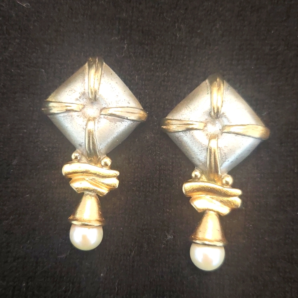 Silver and gilt earrings with pearl